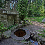 Chodník k prameni Bílého Halštrova